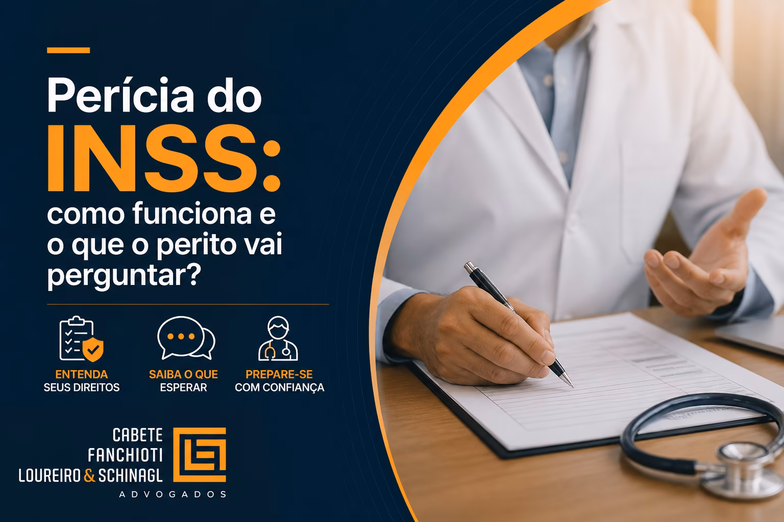 Perícia médica do INSS: perito avaliando documentos de um segurado em consulta