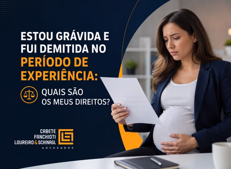 Mulher grávida em ambiente profissional, cores azul marinho, laranja e branco, representando direitos trabalhistas na gravidez