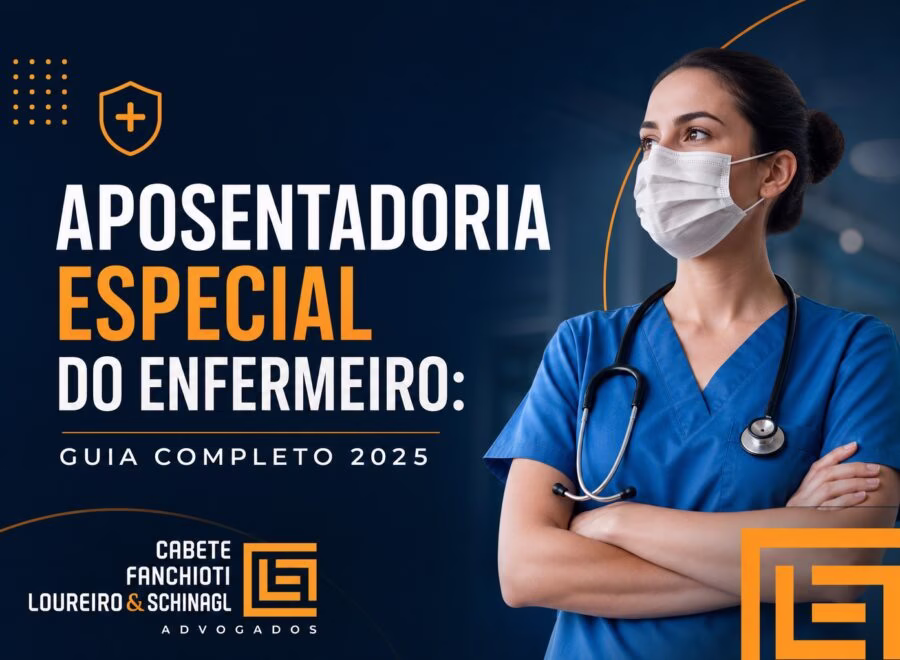Enfermeiro com estetoscópio analisando documentos sobre aposentadoria especial, simbolizando direitos previdenciários e planejamento profissional