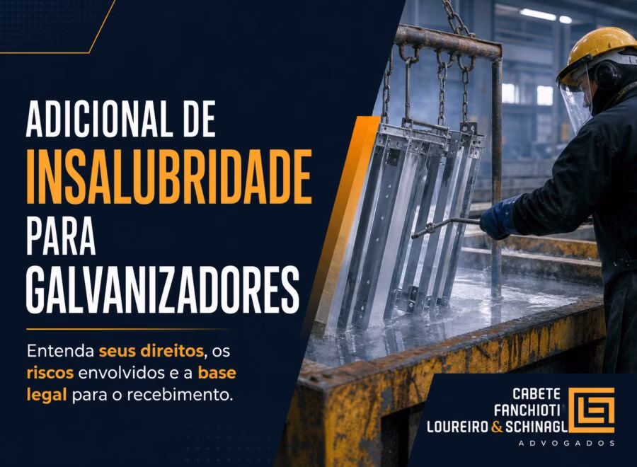 Galvanizador em uniforme profissional trabalhando com produtos químicos, representando insalubridade ocupacional e direitos trabalhistas