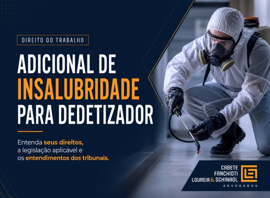Dedetizador em uniforme profissional aplicando inseticida, representando o direito ao adicional de insalubridade