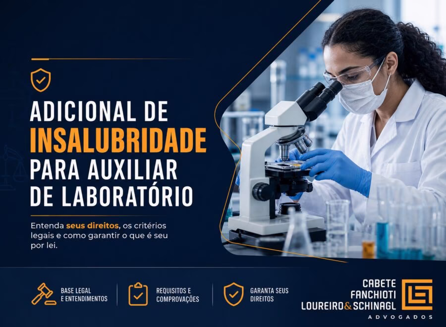 Auxiliar de laboratório em ambiente de trabalho com equipamentos científicos, representando direitos trabalhistas e adicional de insalubridade