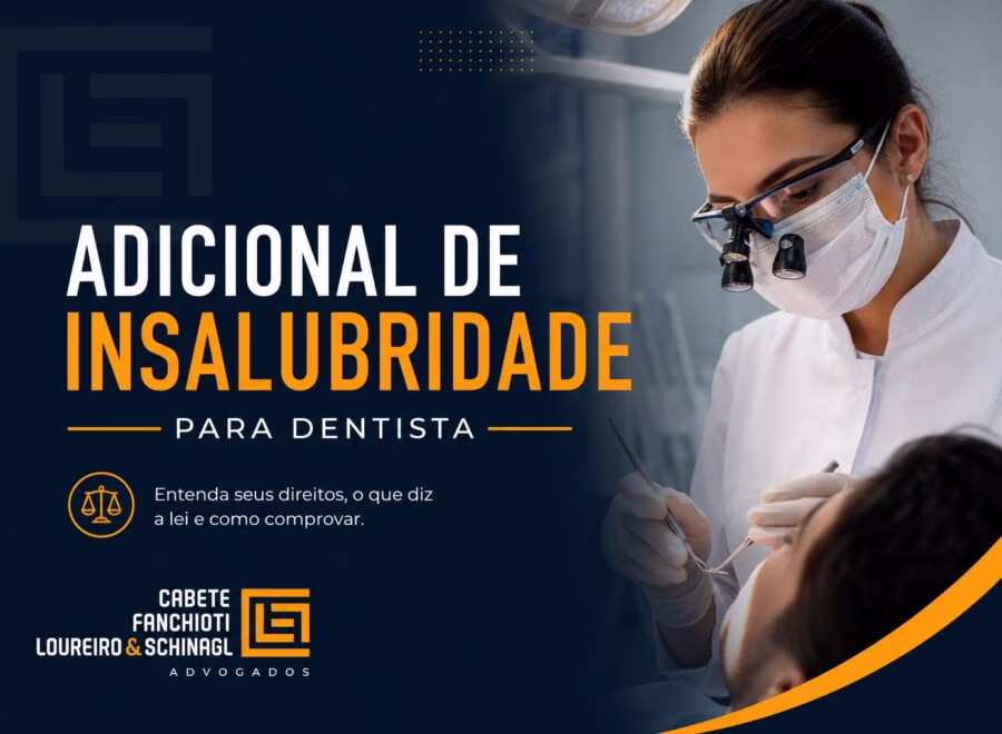 Dentista em consultório com instrumentos, ilustrando adicional de insalubridade profissional na odontologia