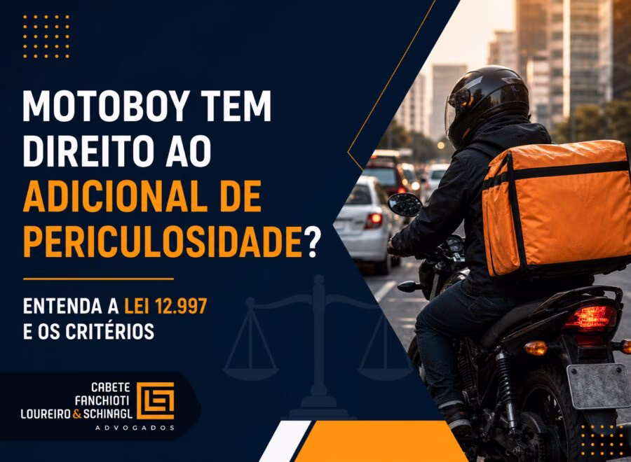 Motoboy em trânsito urbano com cores azul escuro, laranja e branco representando direitos trabalhistas e Lei 12.997
